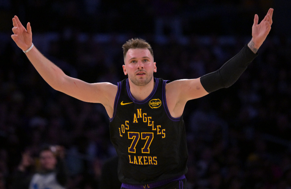 爱游戏官方平台-湖人129-118战胜公牛 球员评价：3人优秀，4人良好，2人崩盘